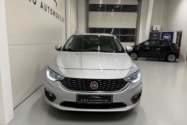Sølv Fiat Tipo fra 2017