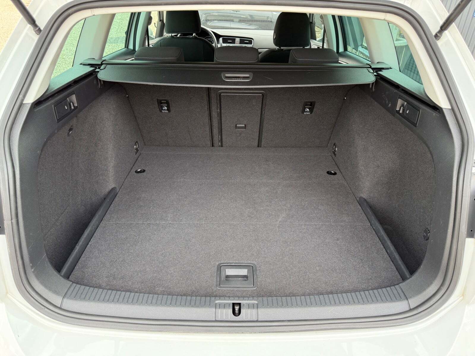 Hvid VW Golf VII fra 2019