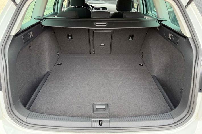 Hvid VW Golf VII fra 2019