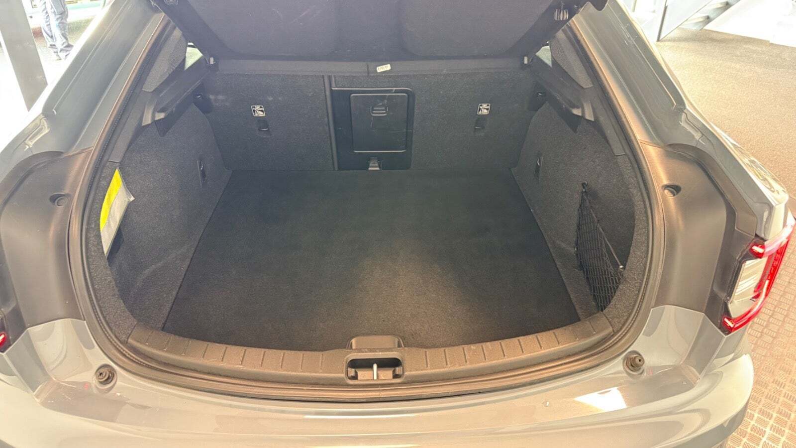 Grå Polestar 2 fra 2022