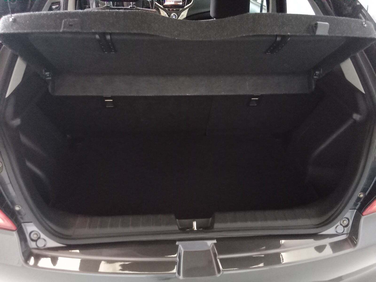 Grå Suzuki Baleno fra 2016