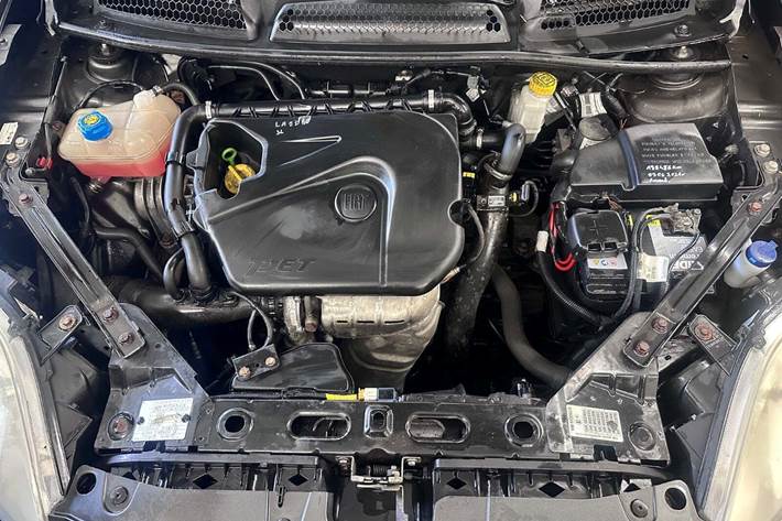 Grøn Fiat Bravo fra 2008 set udefra