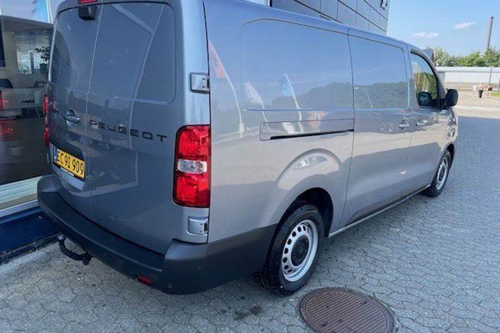 Grå Peugeot Expert fra 2025