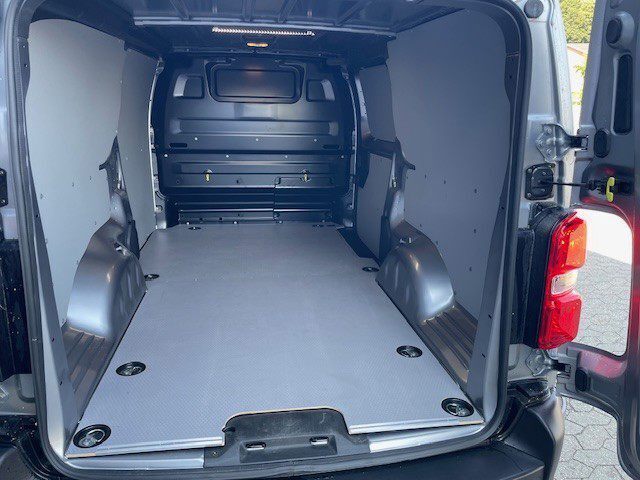 Grå Peugeot Expert fra 2025