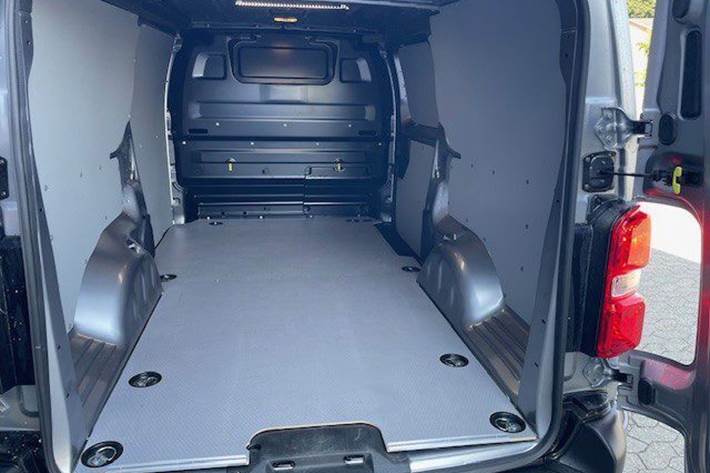 Grå Peugeot Expert fra 2025