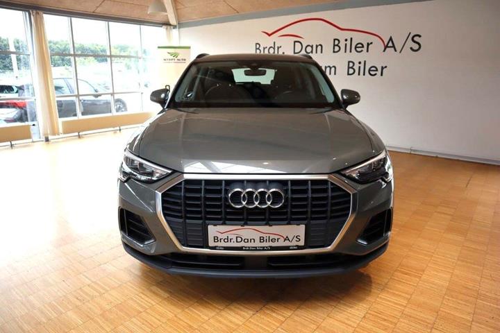 Grå Audi Q3 fra 2020