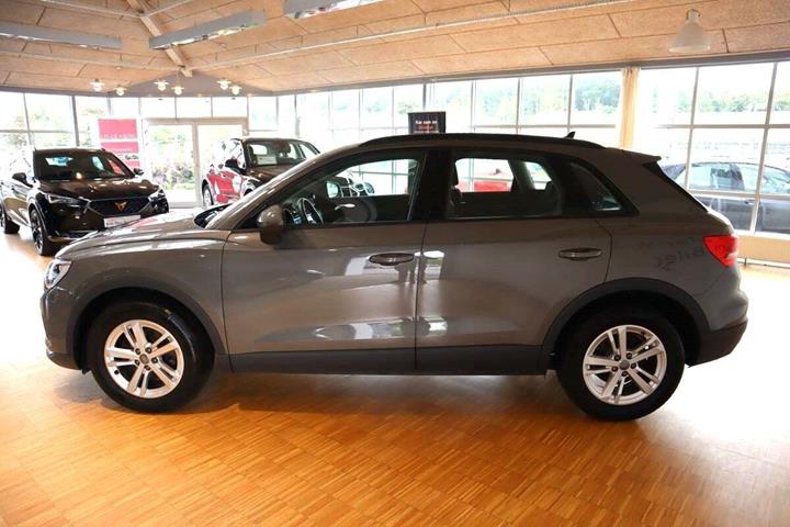 Grå Audi Q3 fra 2020