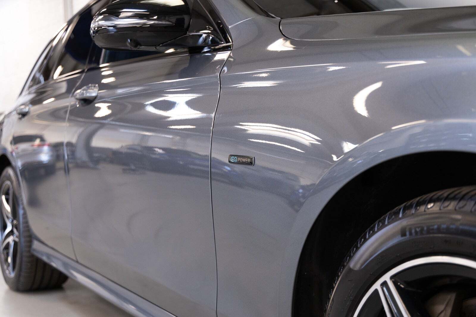 Grå Mercedes E300 de fra 2020