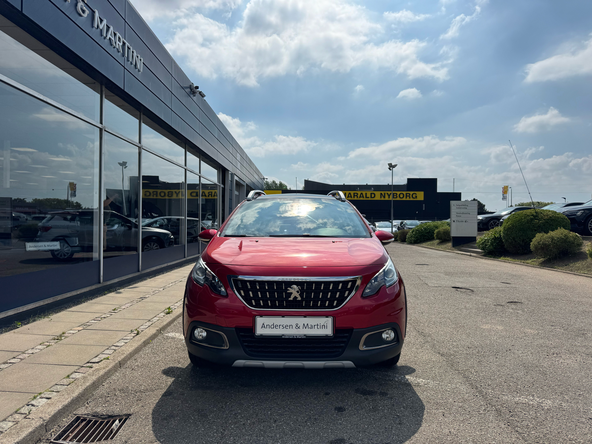 Rød Peugeot 2008 fra 2018