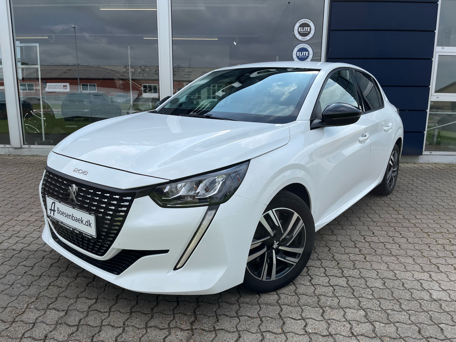 Peugeot 208 1,2 PureTech Allure 100HK 5d 6g