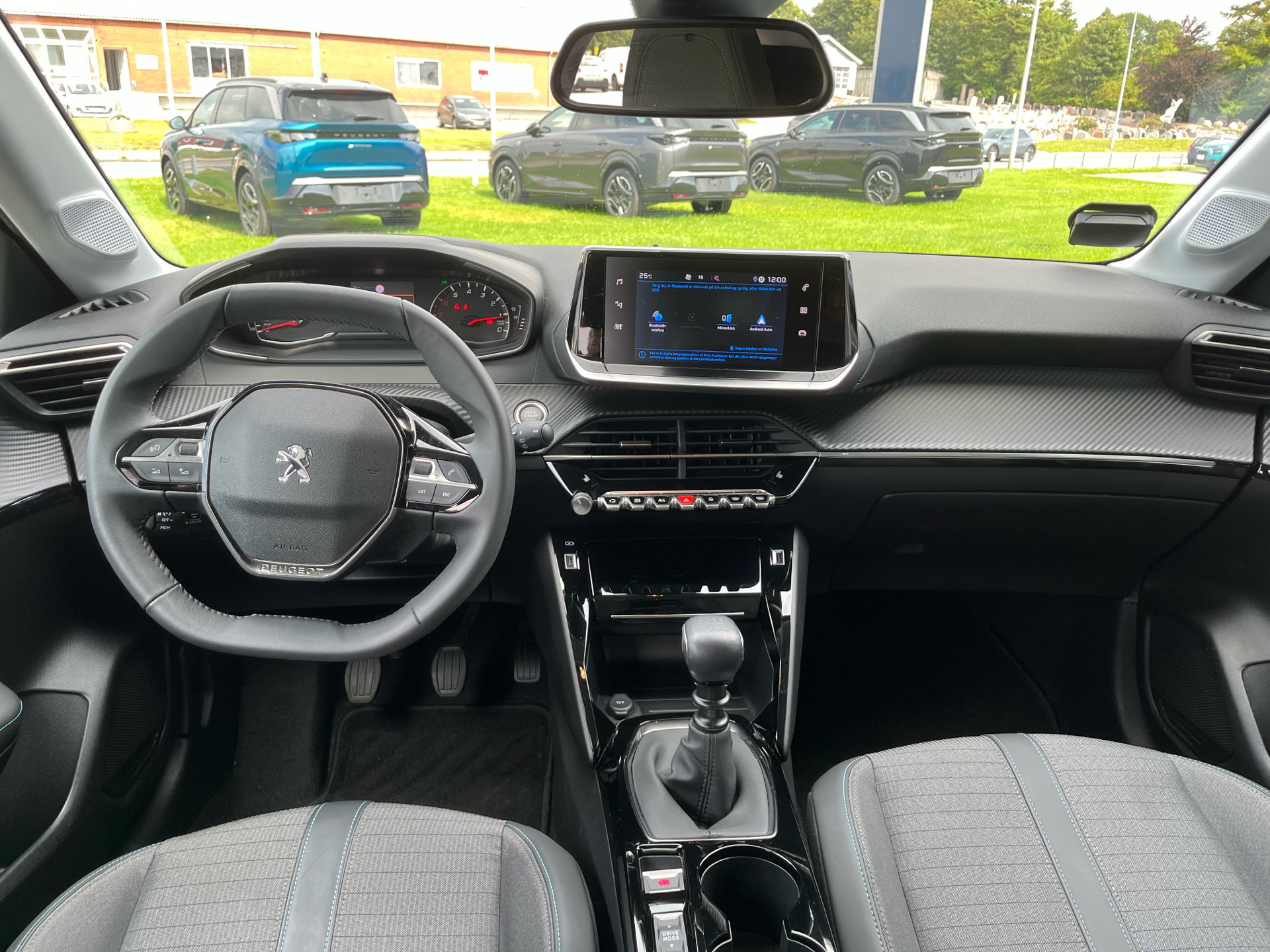 Hvid Peugeot 208 fra 2023