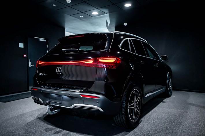 Sort Mercedes EQA250+ fra 2024