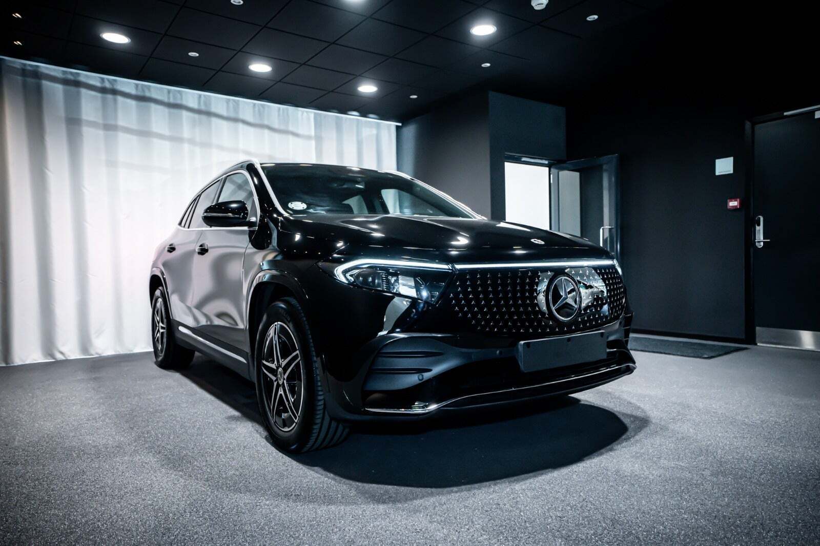 Sort Mercedes EQA250+ fra 2024