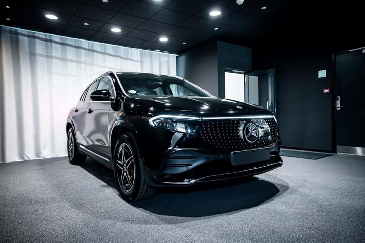 Sort Mercedes EQA250+ fra 2024