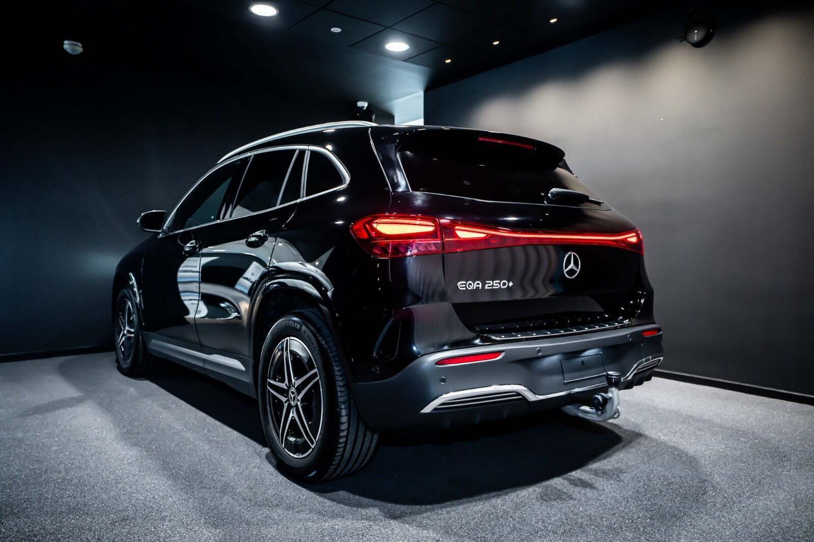 Sort Mercedes EQA250+ fra 2024