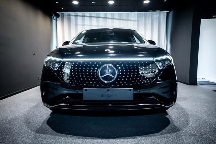Sort Mercedes EQA250+ fra 2024