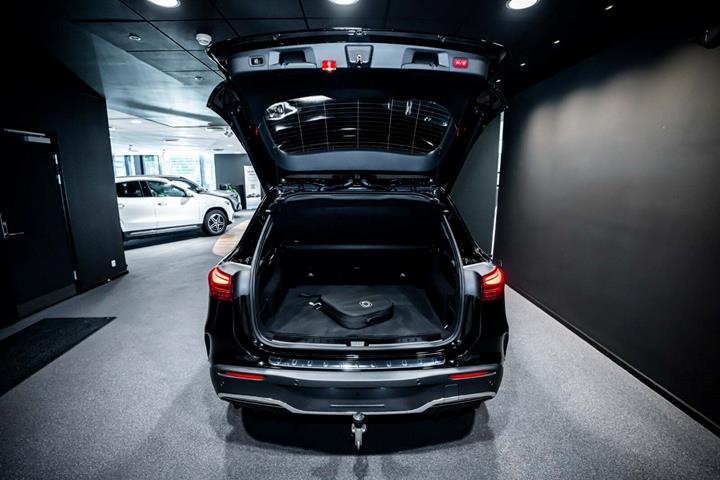 Sort Mercedes EQA250+ fra 2024