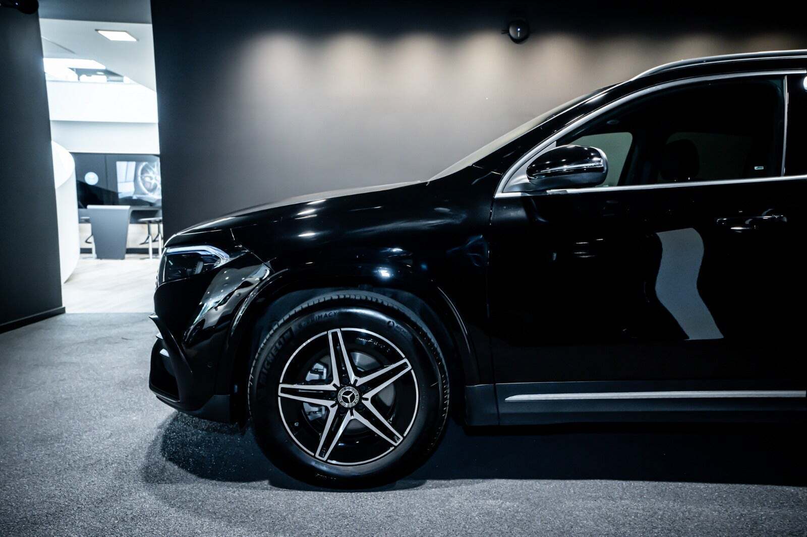 Sort Mercedes EQA250+ fra 2024