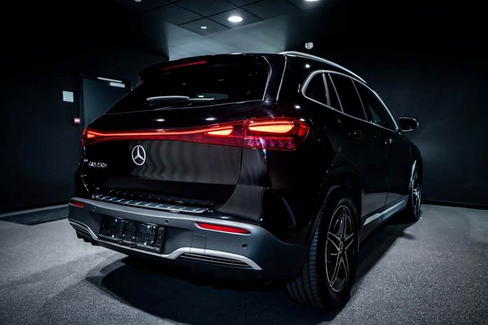 Sort Mercedes EQA250+ fra 2024