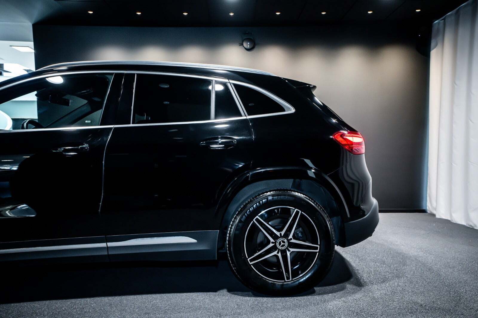 Sort Mercedes EQA250+ fra 2024