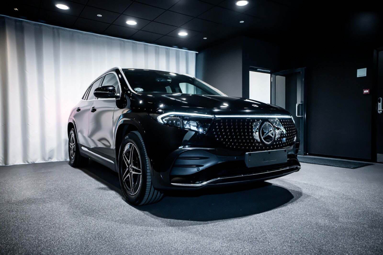 Sort Mercedes EQA250+ fra 2024