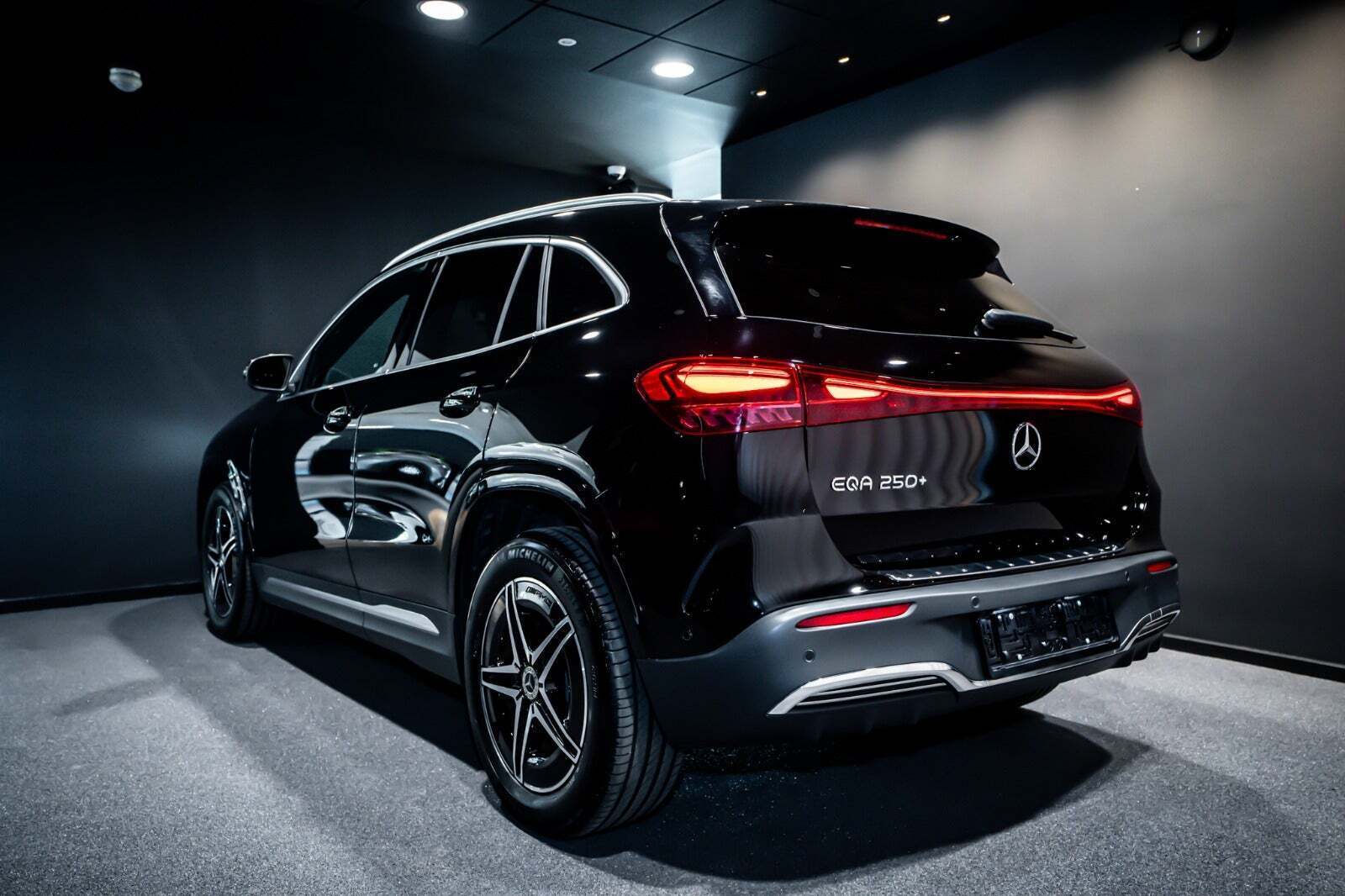 Sort Mercedes EQA250+ fra 2024