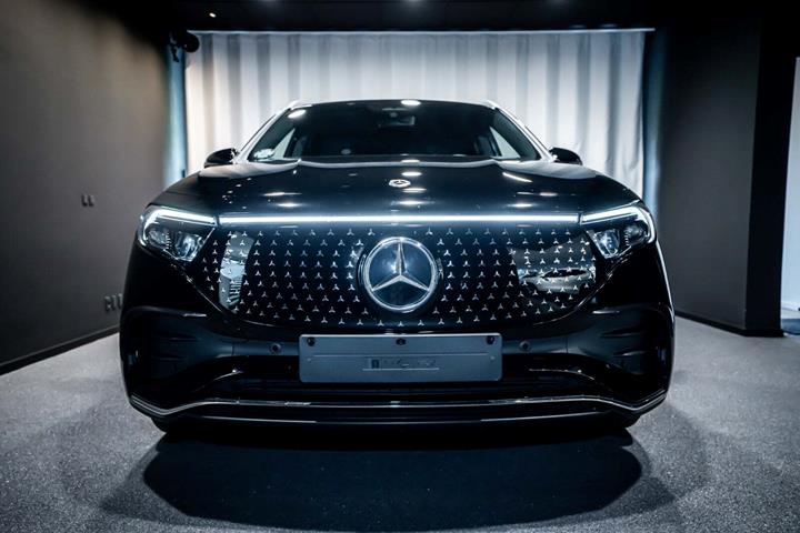Sort Mercedes EQA250+ fra 2024