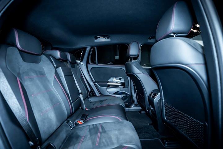 Sort Mercedes EQA250+ fra 2024