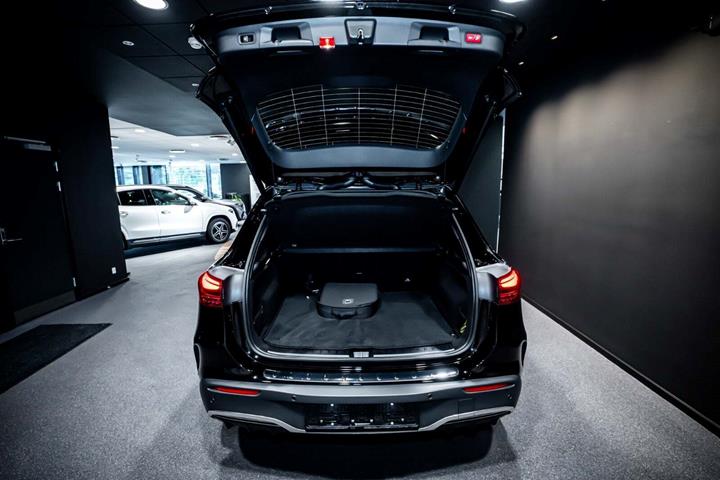 Sort Mercedes EQA250+ fra 2024