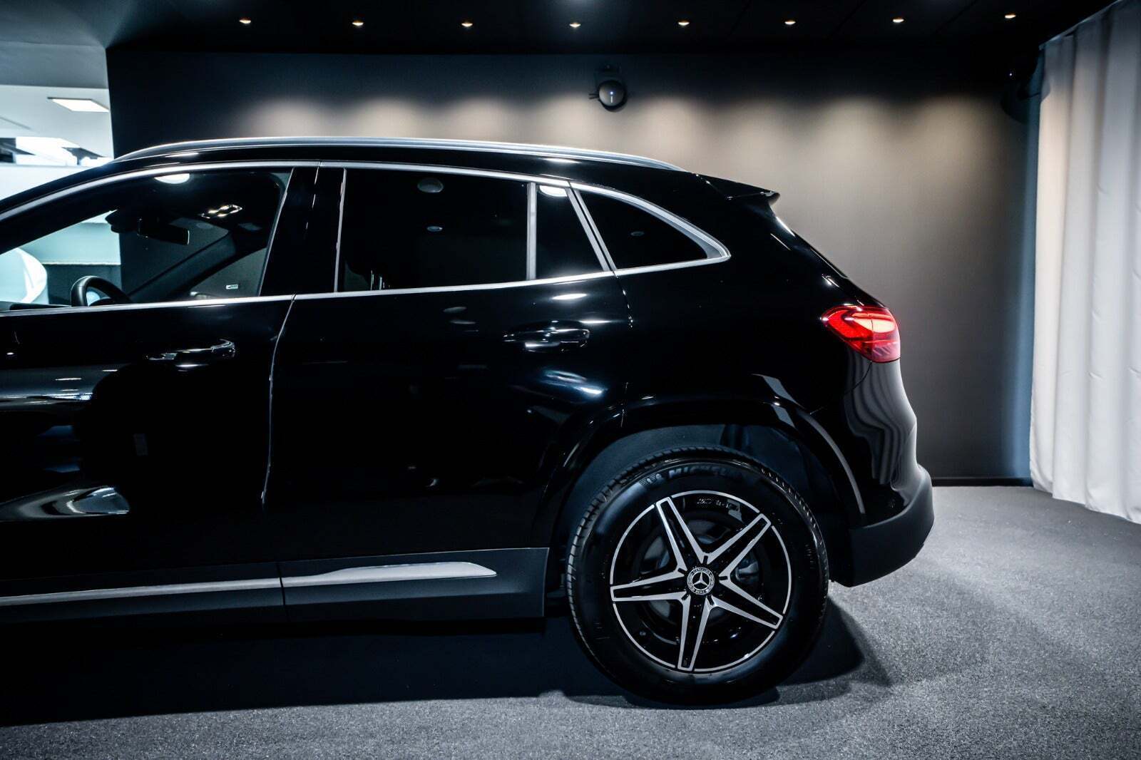 Sort Mercedes EQA250+ fra 2024