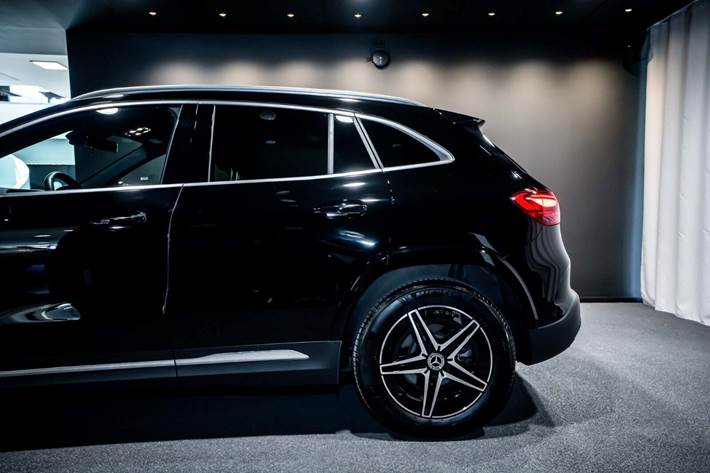 Sort Mercedes EQA250+ fra 2024