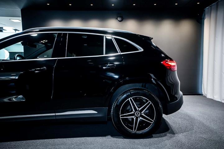 Sort Mercedes EQA250+ fra 2024