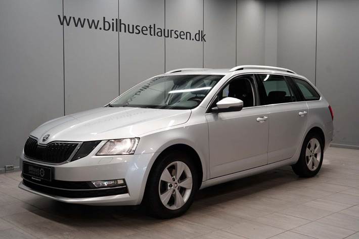 Sølv Skoda Octavia fra 2020 set udefra