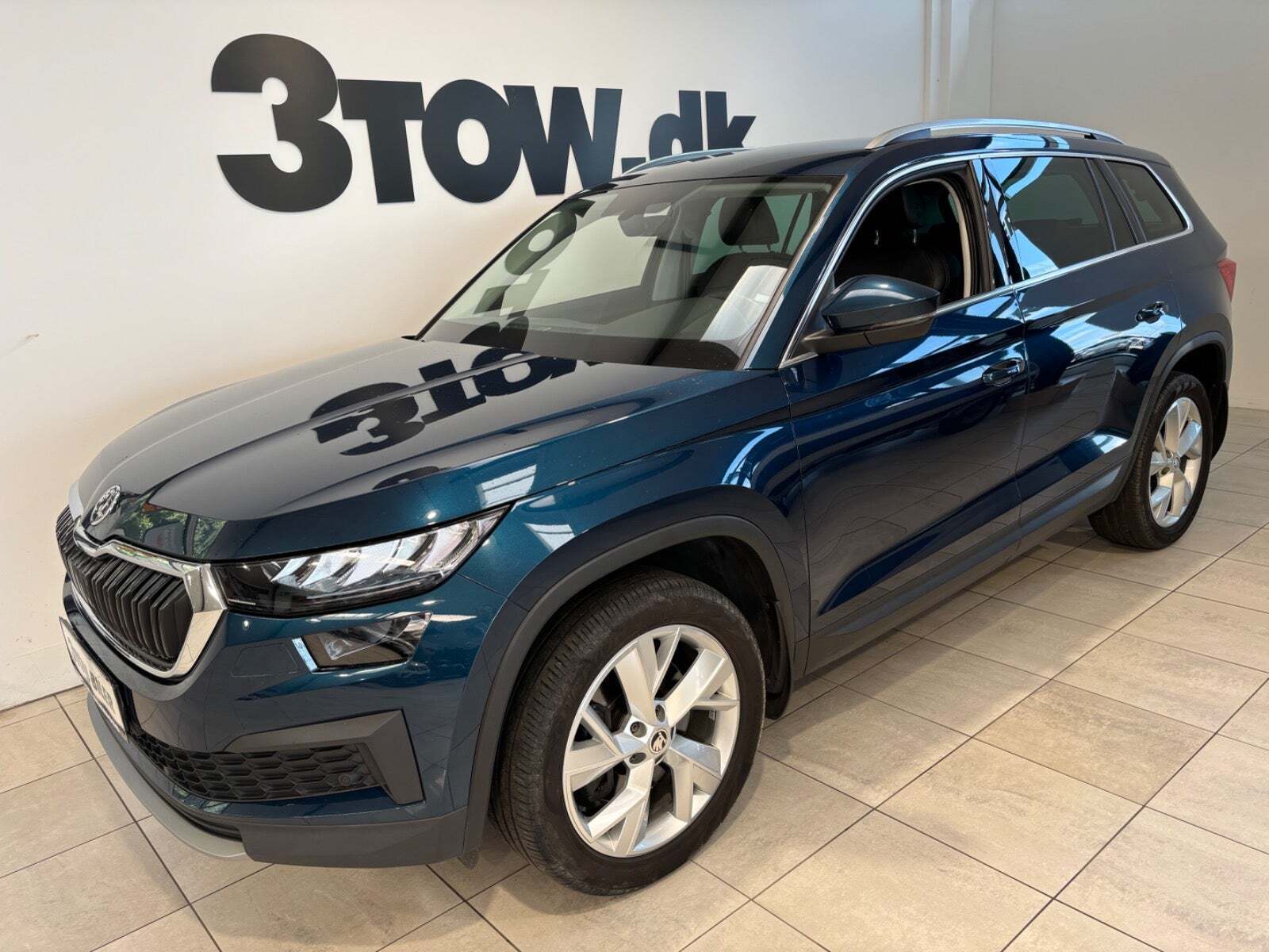 Blå Skoda Kodiaq fra 2022 set udefra