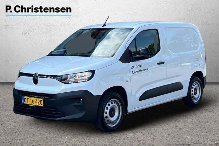 Hvid Citroën Berlingo fra 2024 set udefra