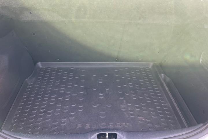 Hvid Peugeot 208 fra 2014