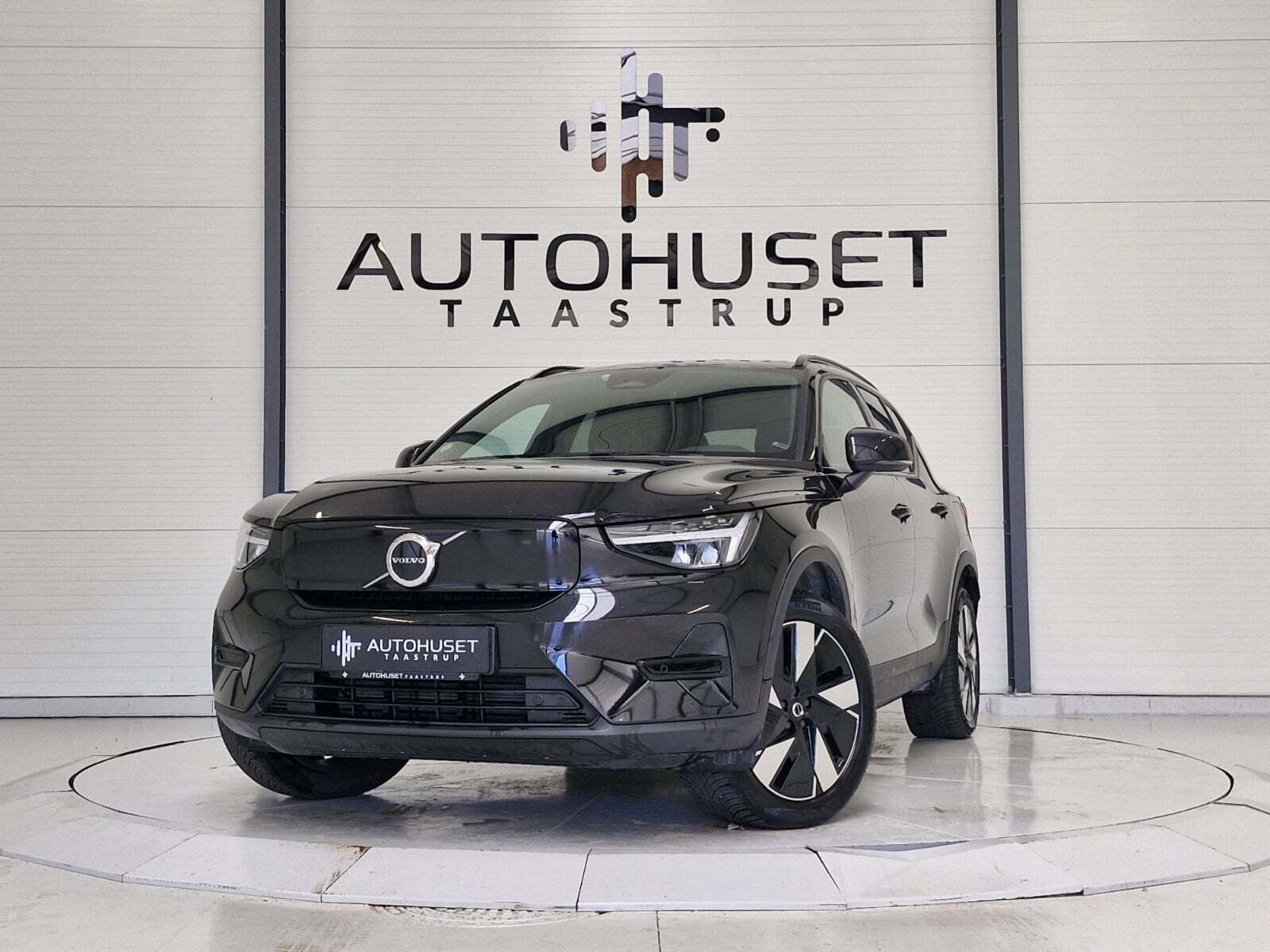 Sort Volvo EX40 fra 2024 set udefra