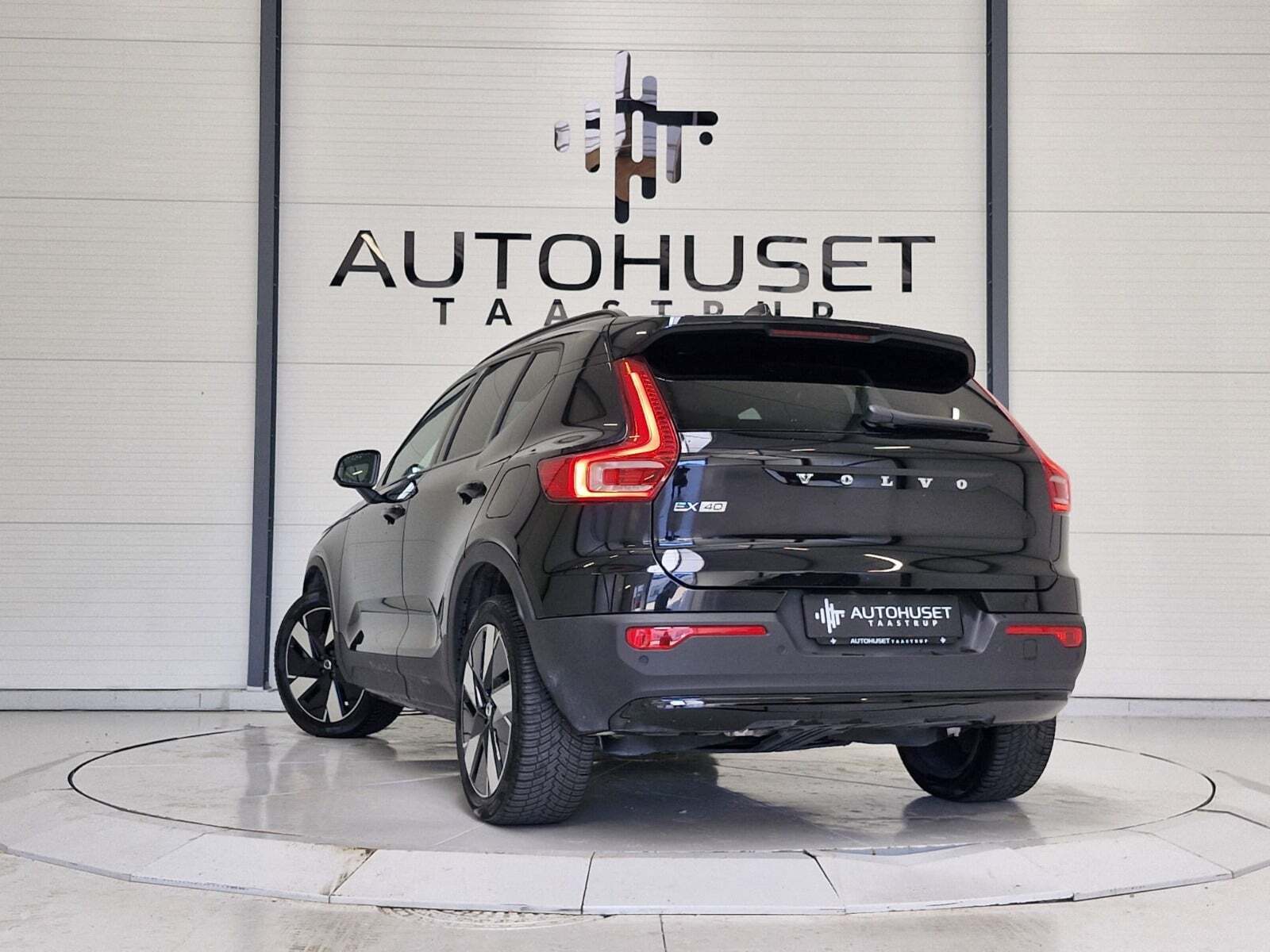 Sort Volvo EX40 fra 2024