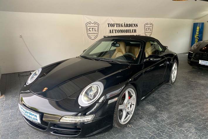 undefined Porsche 911 Carrera fra 2005 set udefra