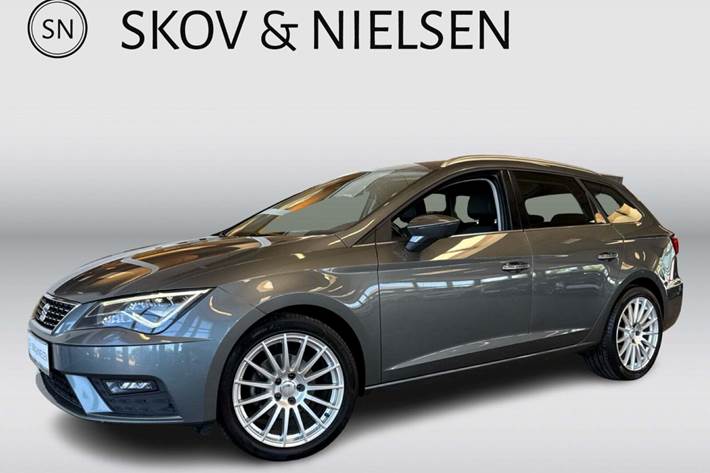 Grå Seat Leon fra 2018 set udefra