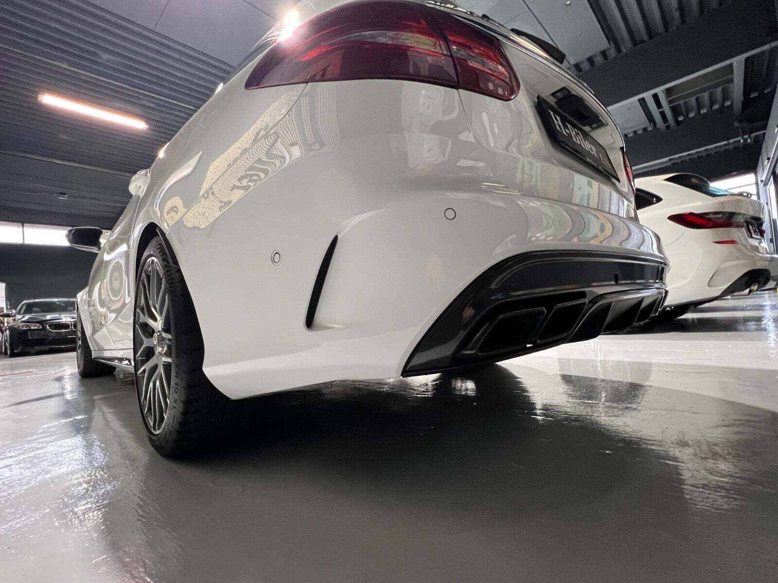 Gul Mercedes C63 fra 2016