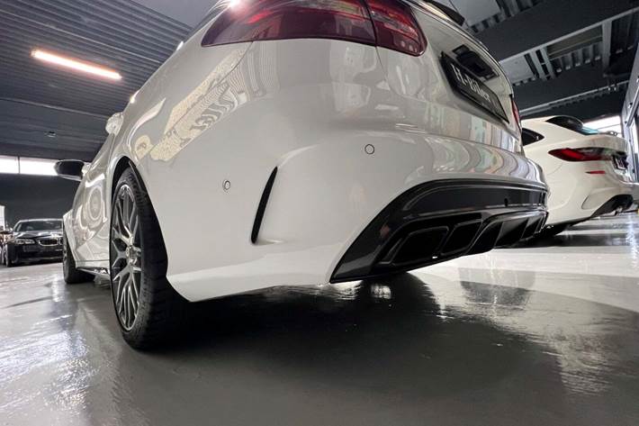 Gul Mercedes C63 fra 2016