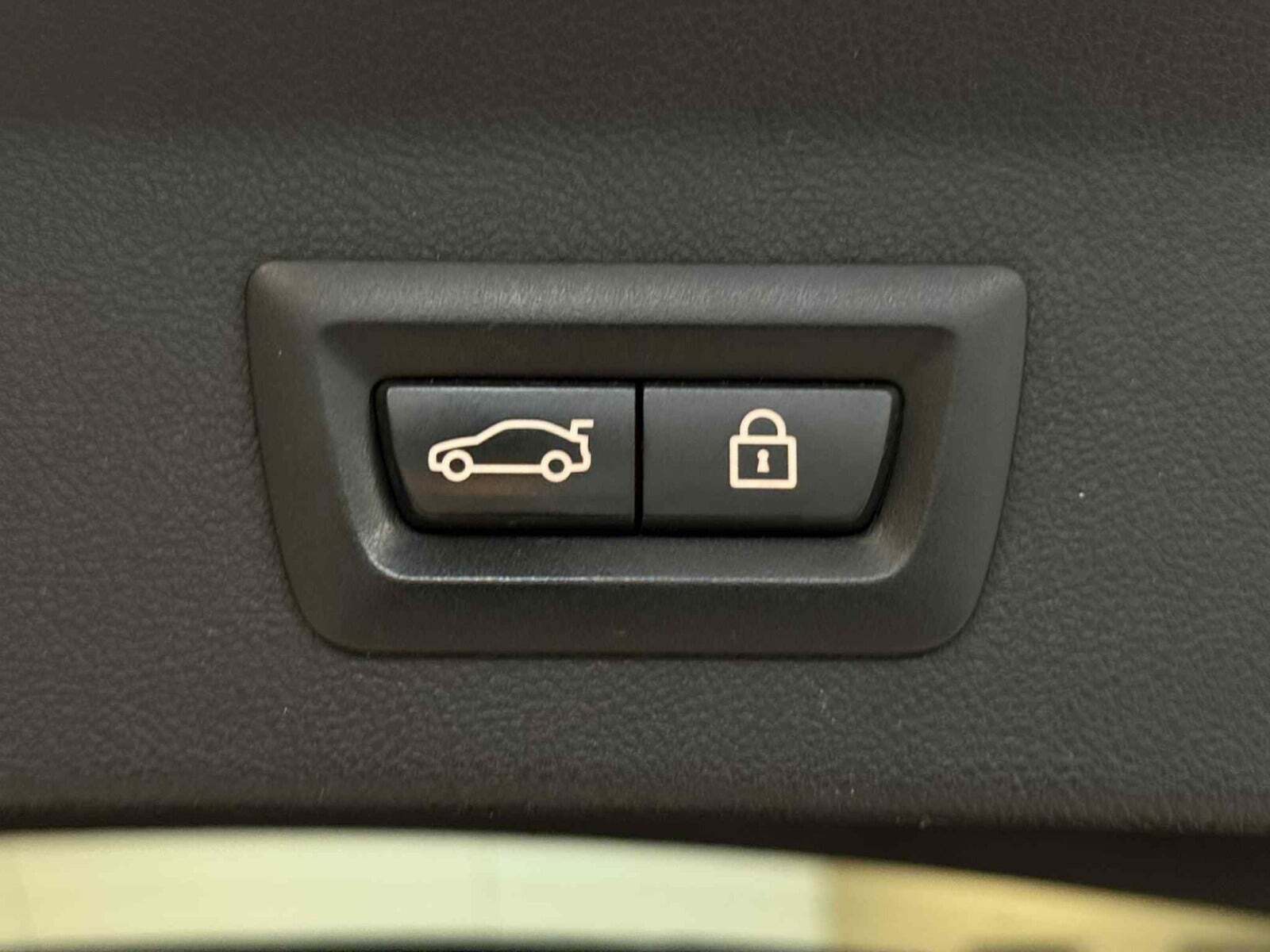 Blå BMW X3 fra 2018