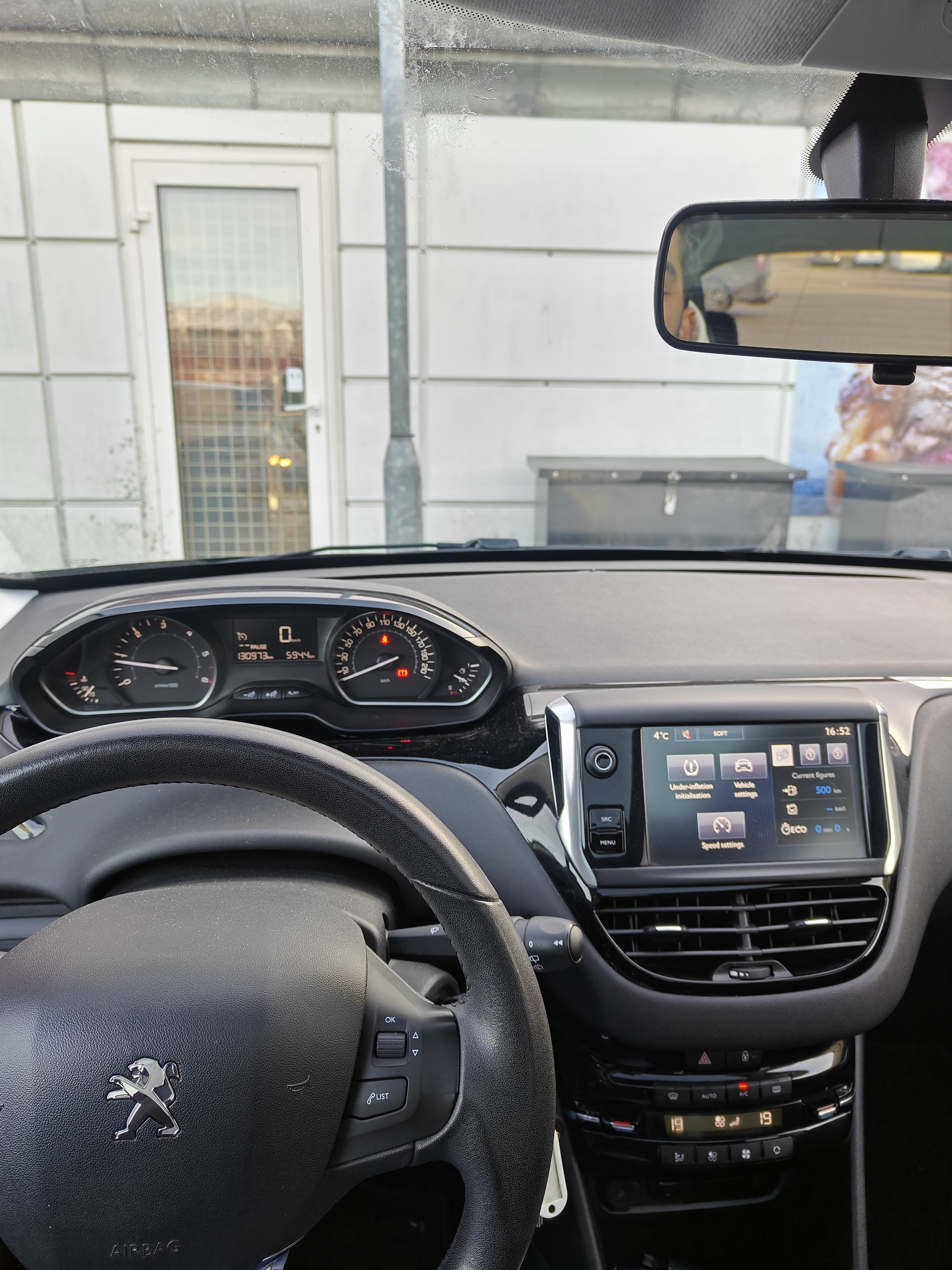 Sort Peugeot 208 fra 2016