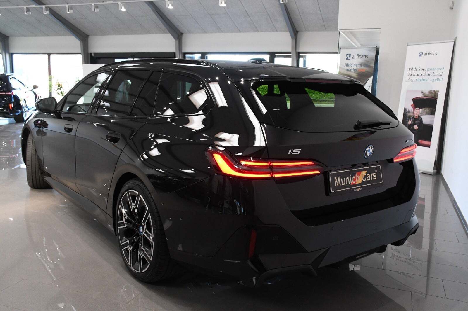 Sort BMW i5 fra 2025