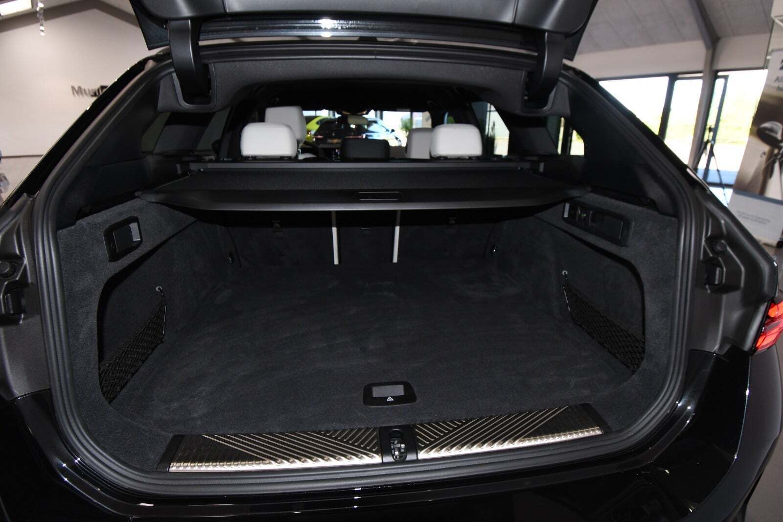 Sort BMW i5 fra 2025