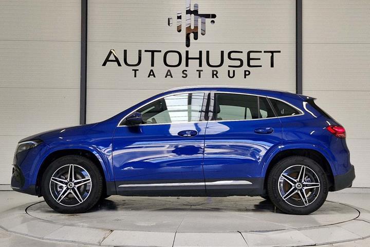 Blå Mercedes EQA250+ fra 2024