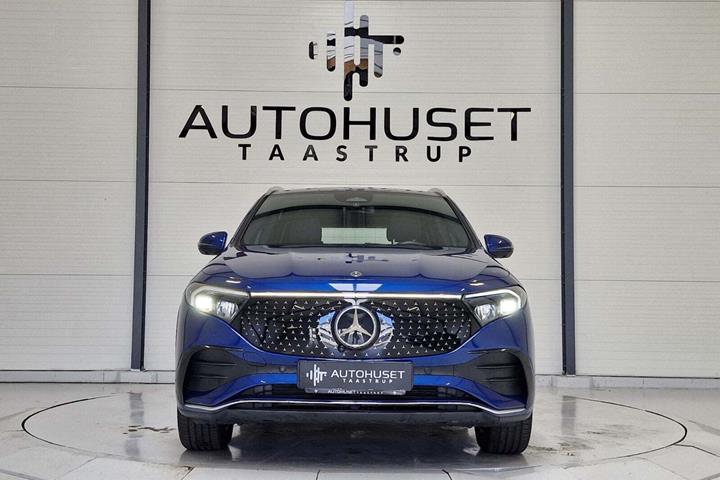 Blå Mercedes EQA250+ fra 2024