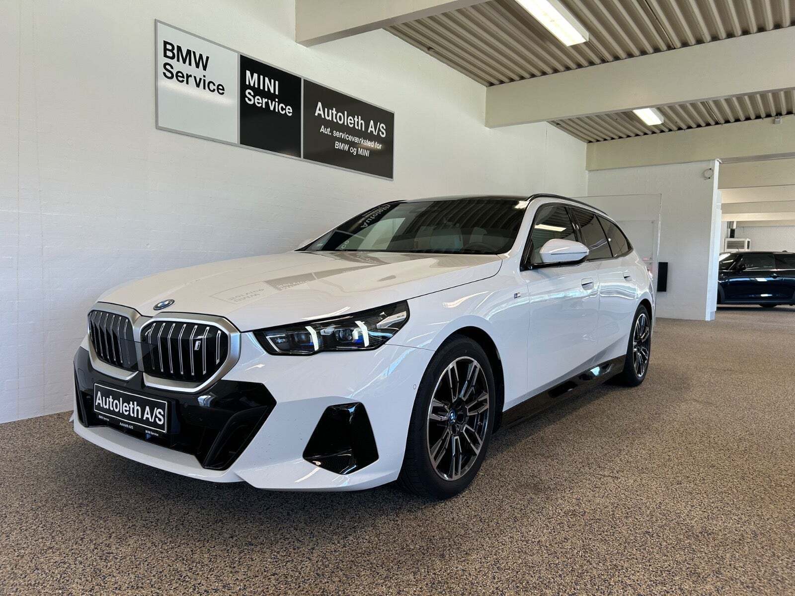 BMW i5 eDrive40 Touring Fully Charged M-Sport