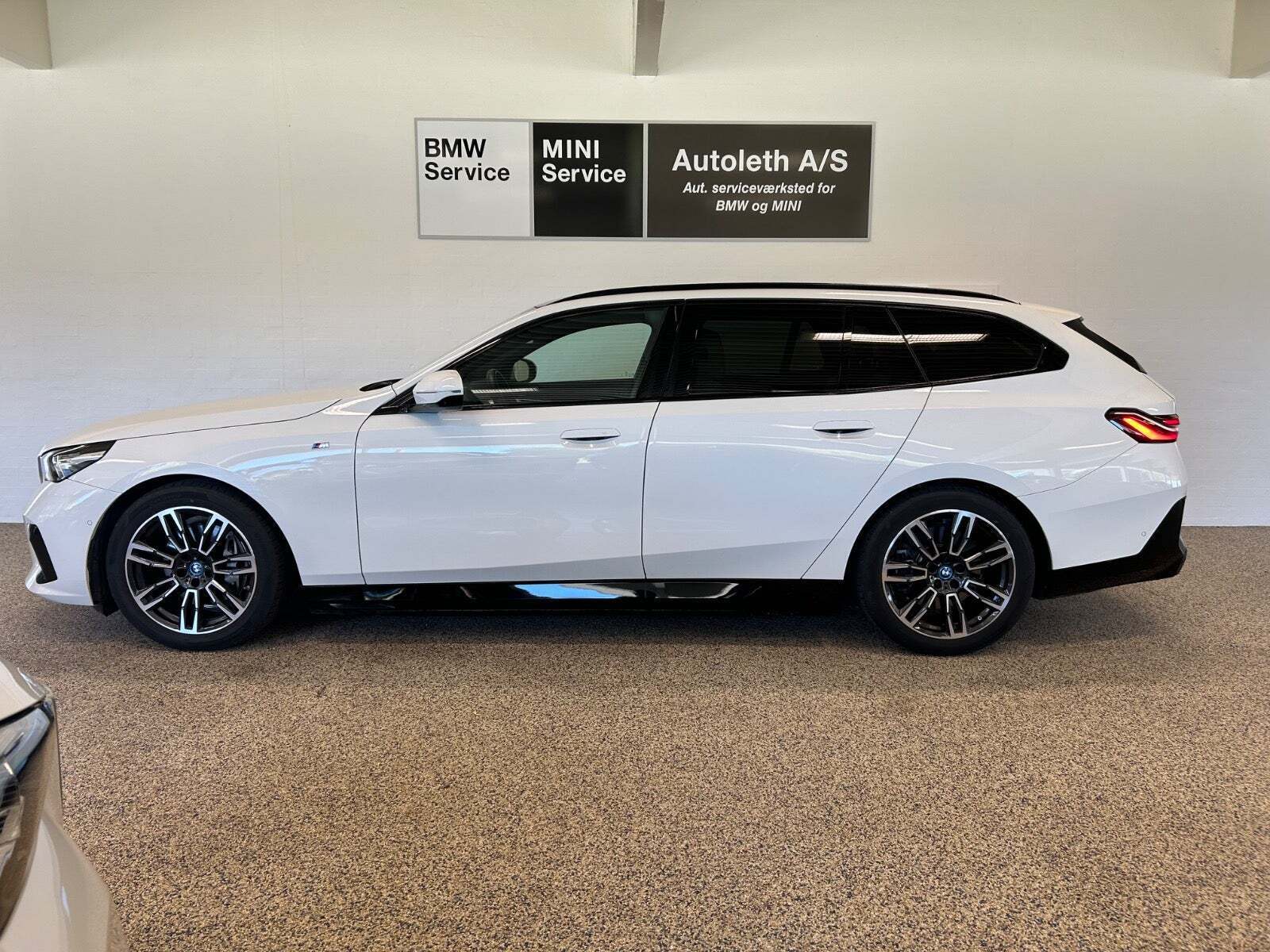 BMW i5 eDrive40 Touring Fully Charged M-Sport
